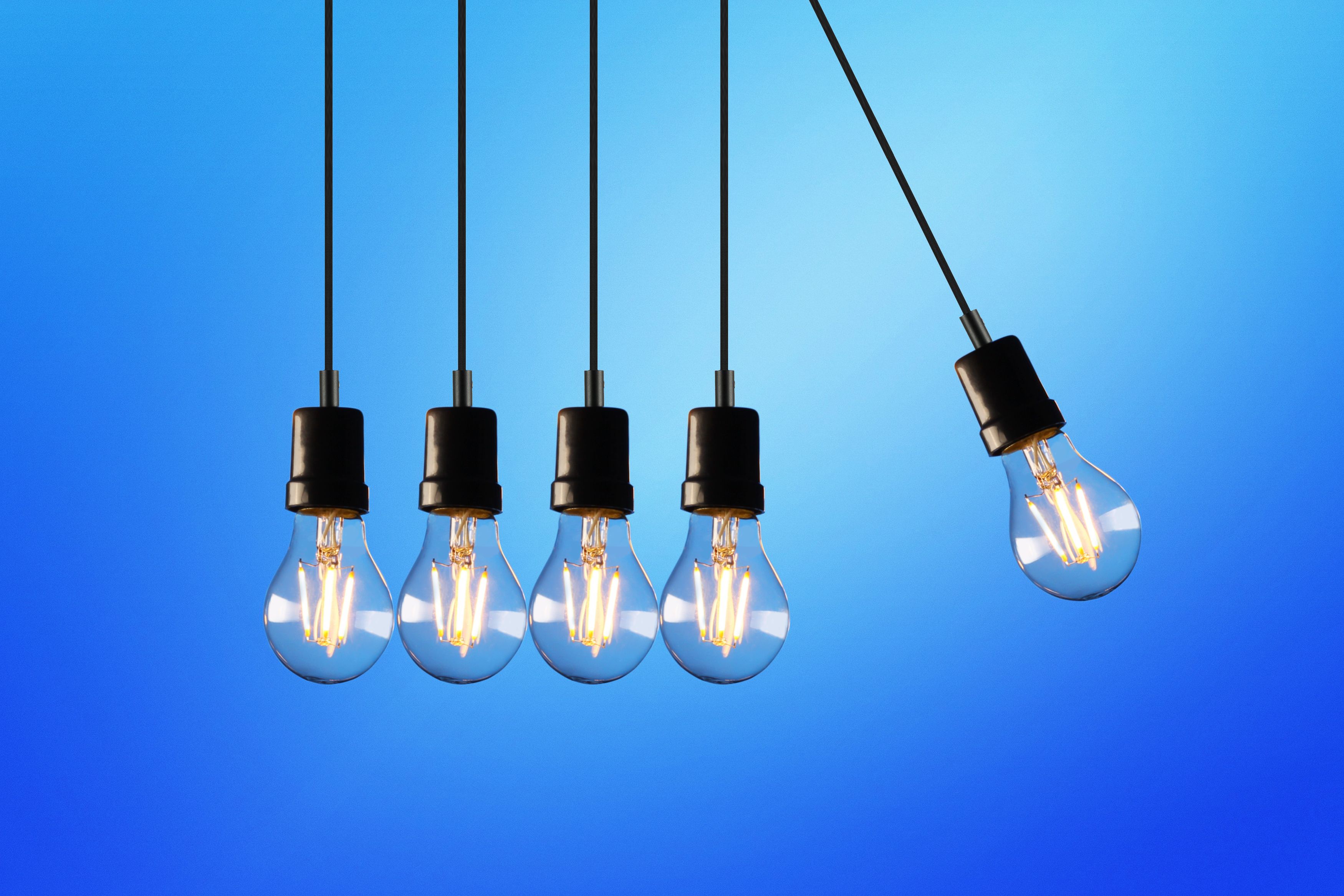Asesor analizando factura energética